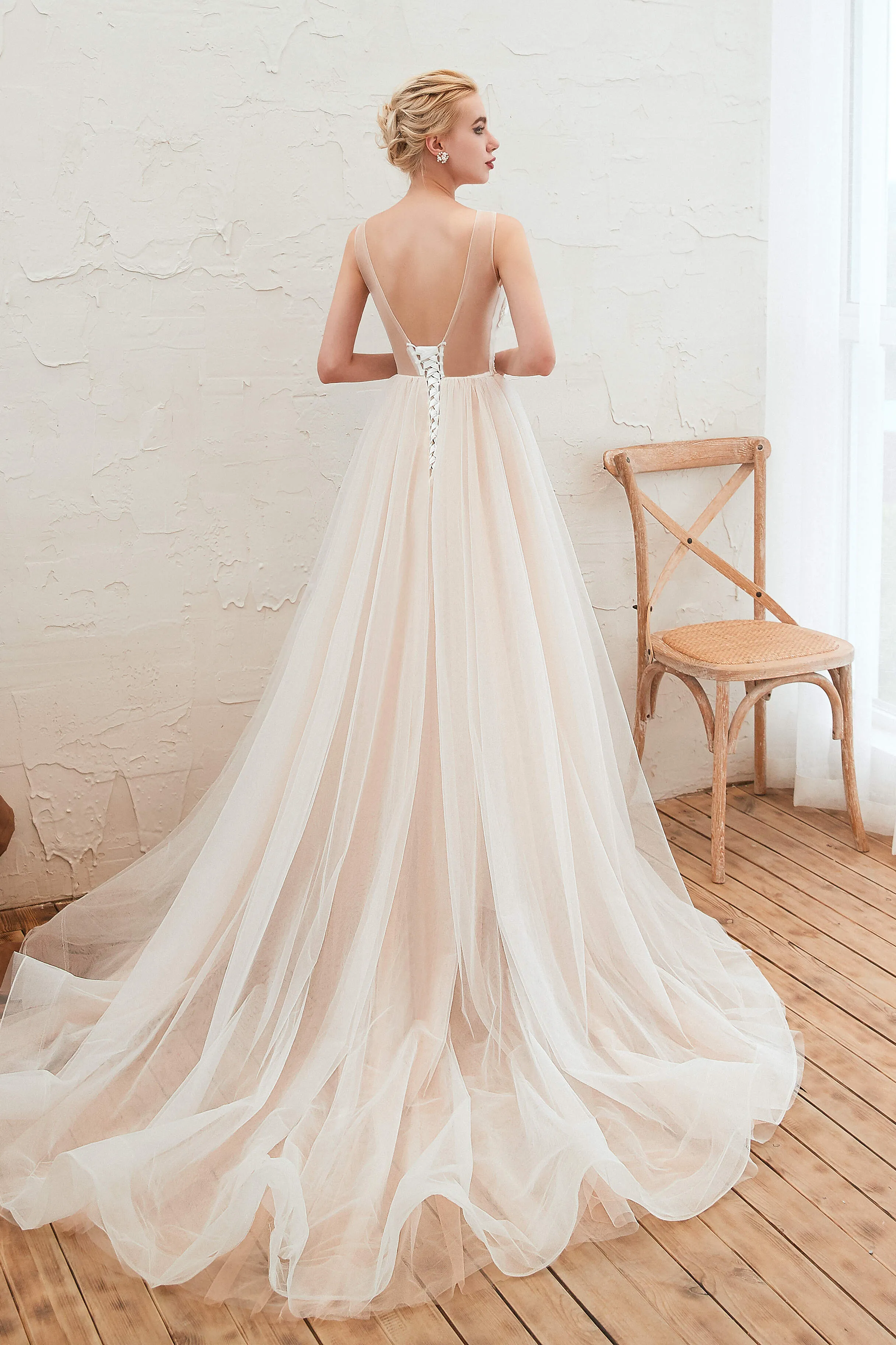 Round Neckline Sleeveless A-line Lace Up Sweep Train Lace Appliques Wedding Dresses