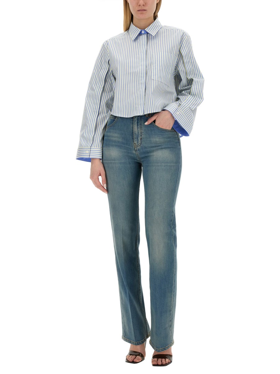 VICTORIA BECKHAM      CAMICIA CROPPED FIT CON MOTIVO RIGA IN POPELINE DI COTONE